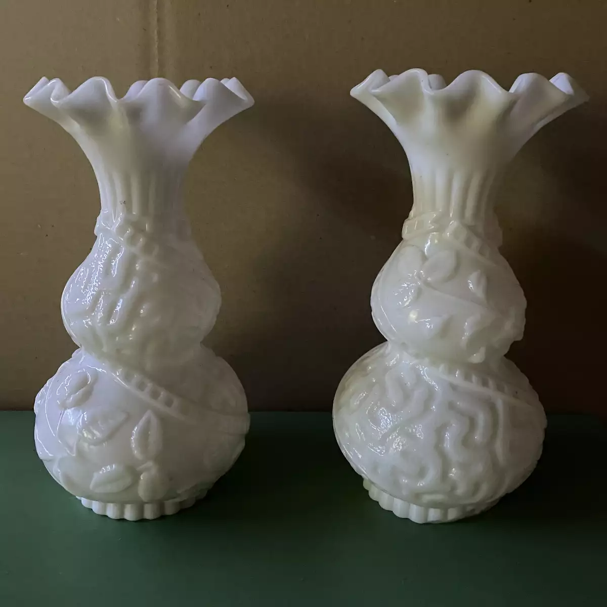 Paire de vases en opaline