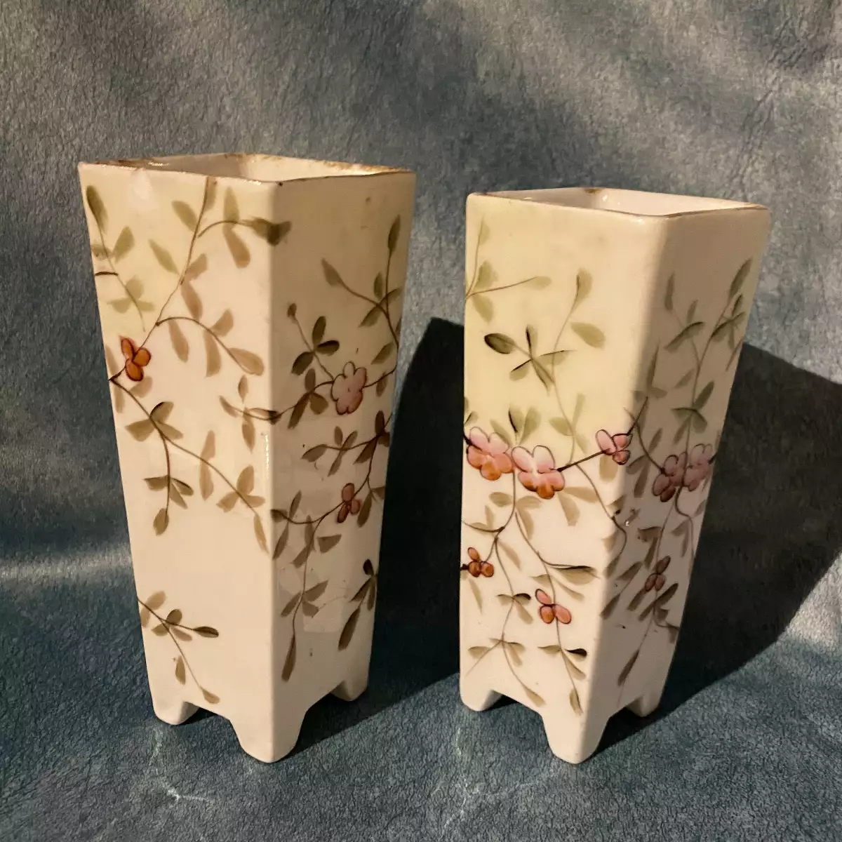 Paire de petits vases porcelaine