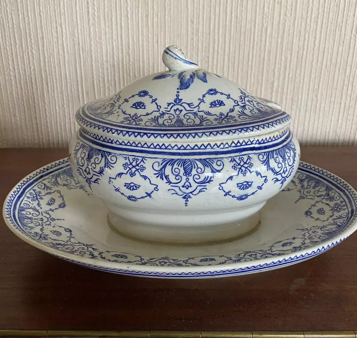 Saucière en faience de Gien