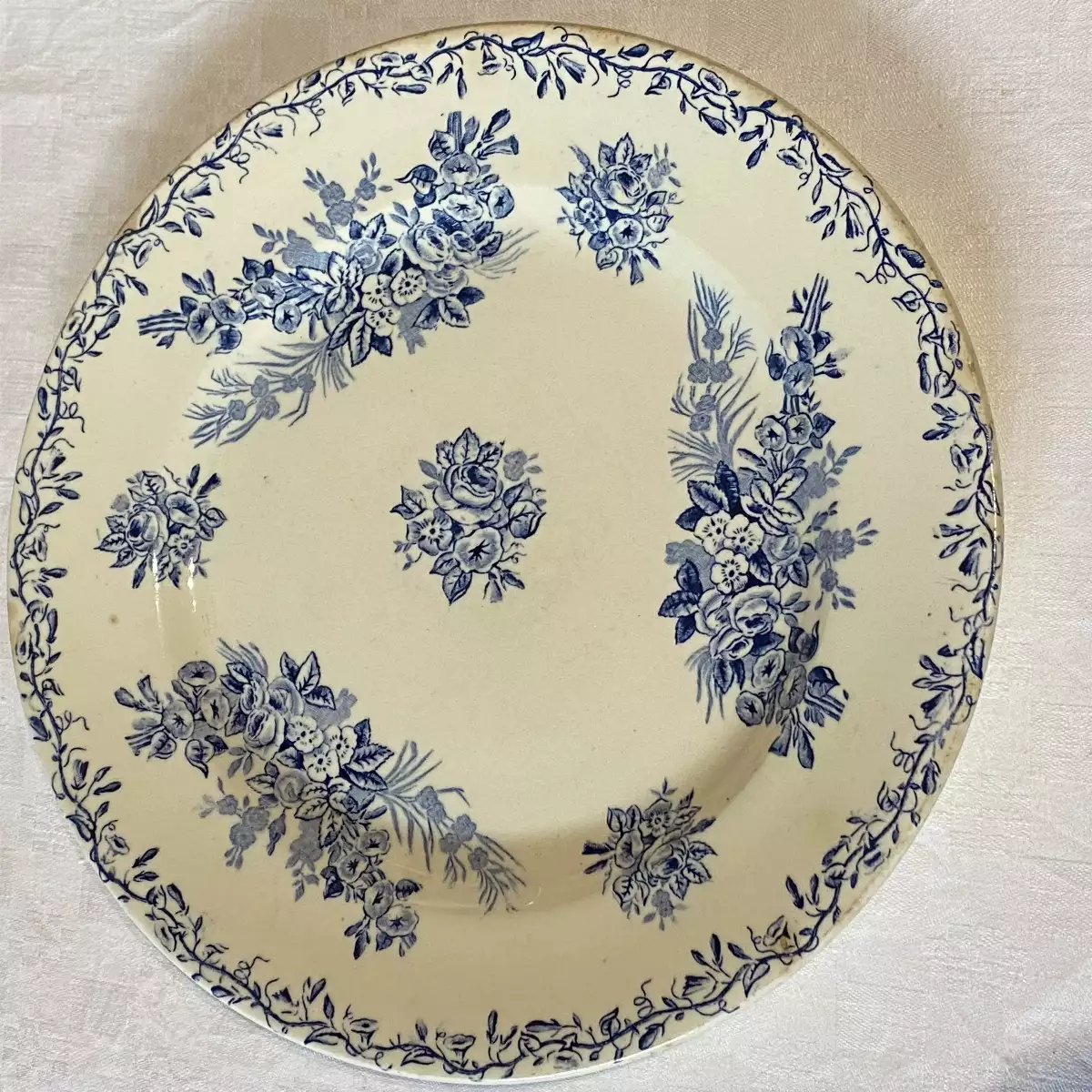 Assiette plate  Sanejouand et Graves