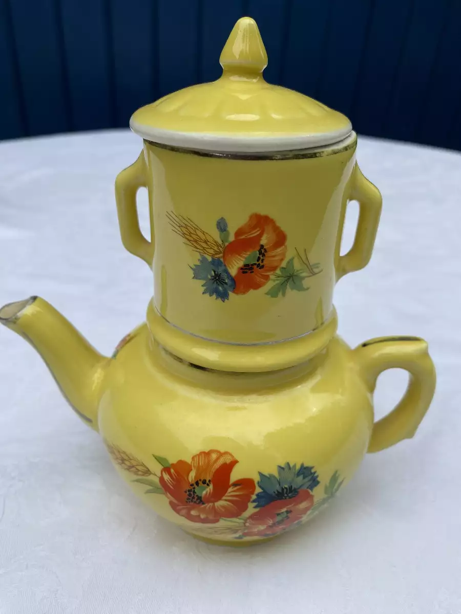 Petite cafetière faience jaune